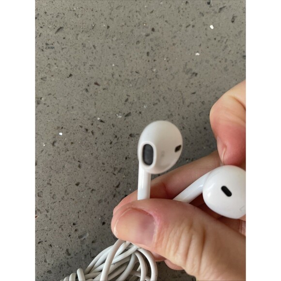 Apple EarPods Lightning Connector In Ear Canal A1748 MWTY3AM/A - Original - Picture 7 of 8